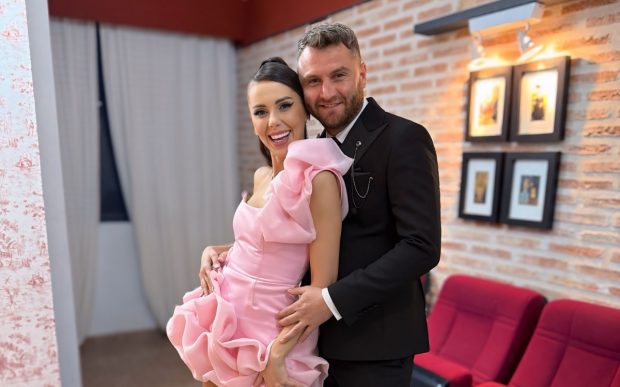 Dezvăluiri despre zvonurile divorțului cu Rareș Ciciovan și impactul neașteptat al unei glume. Cum a transformat un moment nevinovat într-o lecție de familie în vacanță în Maldive?