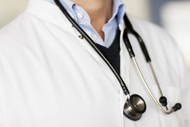 Un medic născut în SUA a fost anunțat de autorități că trebuie să părăsească imediat țara. „Limbajul părea destul de amenințător”