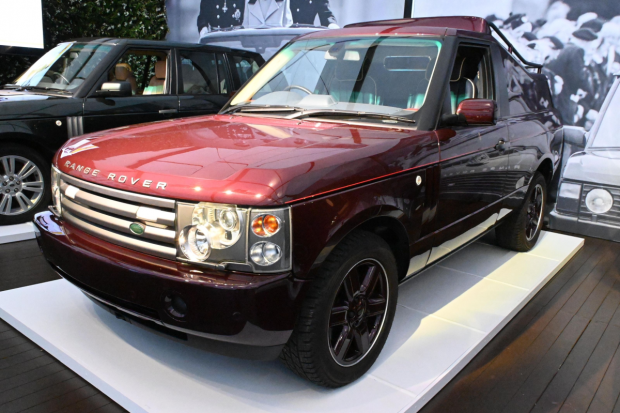 Jaguar Land Rover întrerupe livrările către SUA după tarifele anunțate de Trump