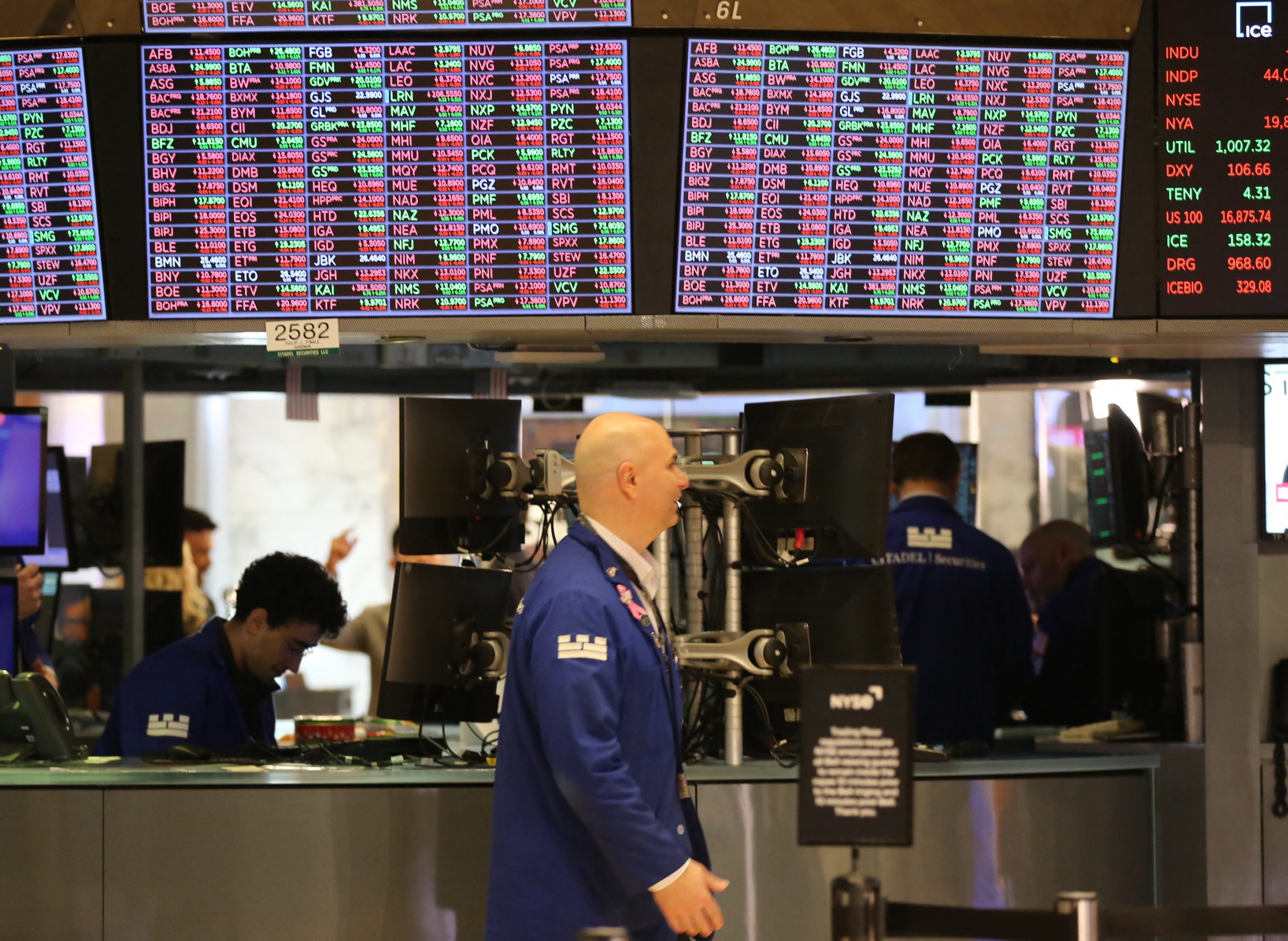 Crah bursier în America după anunțarea tarifelor lui Trump. Spectrul recesiunii revine la nivel global