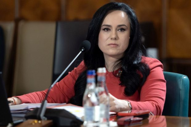 Reacția Simonei Bucura Oprescu după ce moțiunea simplă a fost adoptată de Senat. A început să plângă