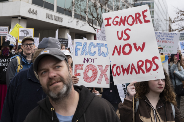 Proteste masive anti-Trump, la Washington și în alte state americane. Organizații: „Dacă nu luptăm acum, nu va mai fi nimic de salvat”