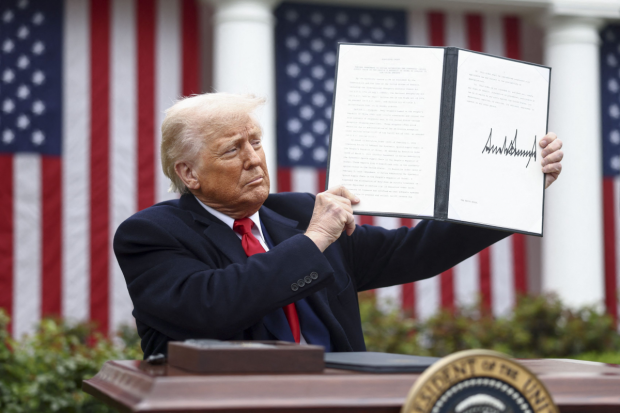 Trump, primul mesaj după ce a declanșat războiul comercial: „Operația s-a încheiat. Pacientul a trăit și se vindecă”