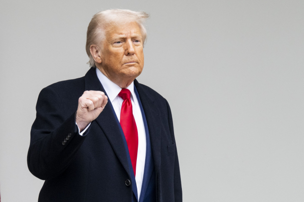 Popularitatea lui Donald Trump a scăzut în SUA la cel mai mic nivel de la revenirea în funcție. Ce îi nemulțumește pe americani