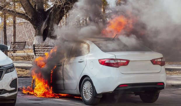 Inginer auto explică riscurile de incendiu la mașini: pericolele ascunse sub capotă, chiar și la modelele noi