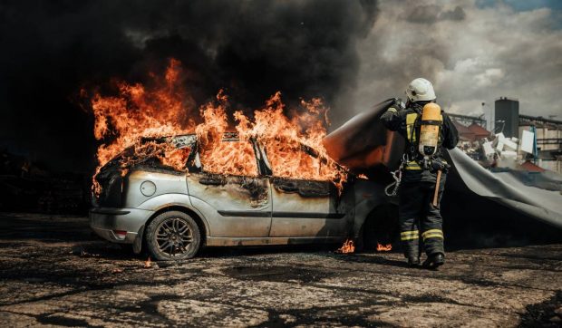 Mașini electrice vs mașini cu motor termic: care prezintă un risc mai mare de incendiu