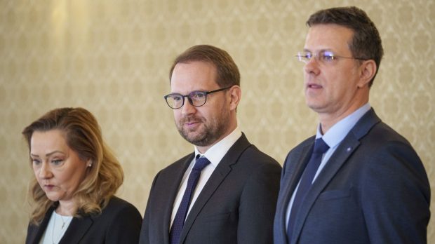 Războiul politic din USR, faza doi. Elena Lasconi a fost lăsată doar cu biroul și fotoliul din sediul de campanie