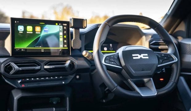 Ducia Duster cu volan pe dreapta, testată de celebra TopGear: „Are o caracteristică inteligentă și practică”
