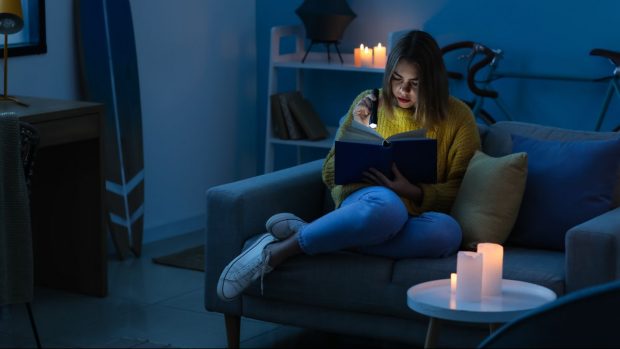 Se întrerupe curentul în București și alte 9 județe, în perioada 29 aprilie – 2 mai 2025. Lista străzilor afectate și orele la care se va lua lumina