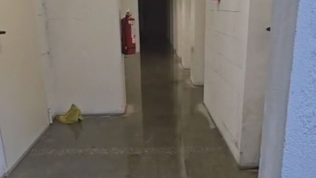 Inundații într-un cartier de lux din centrul Timișoarei, unde un apartament costă 3.000 de euro pe metru pătrat: „E a șaptea oară”