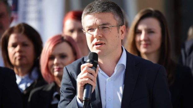 Un senator USR se autosuspendă din partid pentru a-i putea face campanie lui Nicușor Dan la alegerile prezidențiale