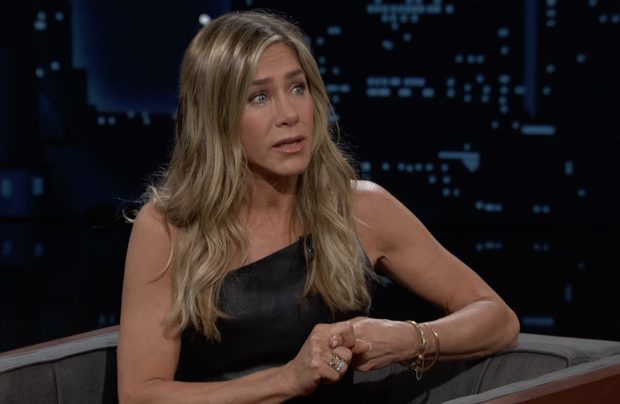 Imagine Stire Secretele tinereții starurilor internaționale: Topul vedetelor care apelează la peelinguri chimice. Cum își menține Jennifer Aniston tenul perfect | 2review.ro