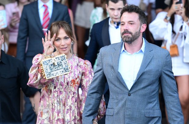 Imagine Stire Jennifer Lopez și Ben Affleck se ceartă pe o proprietate de lux după divorț. Cât ar valora conacul din Beverly Hills în care au stat împreună | 2review.ro