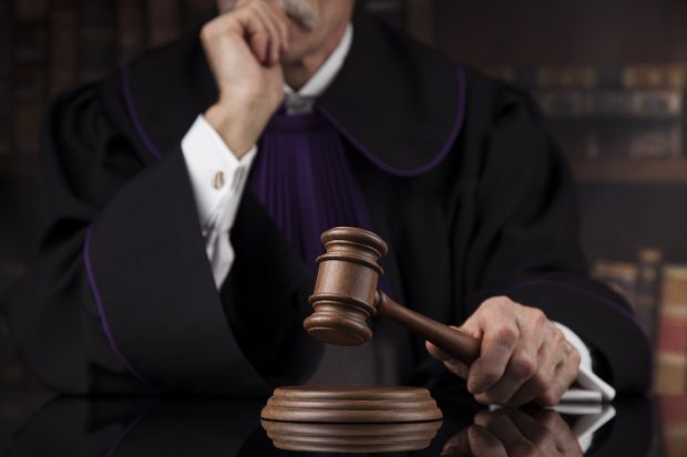 Un afacerist din Iași a cerut să plătească daune morale mai mici după ce victima sa a murit: „Și așa era prea bătrân”. Tupeul său i-a înfuriat pe judecători