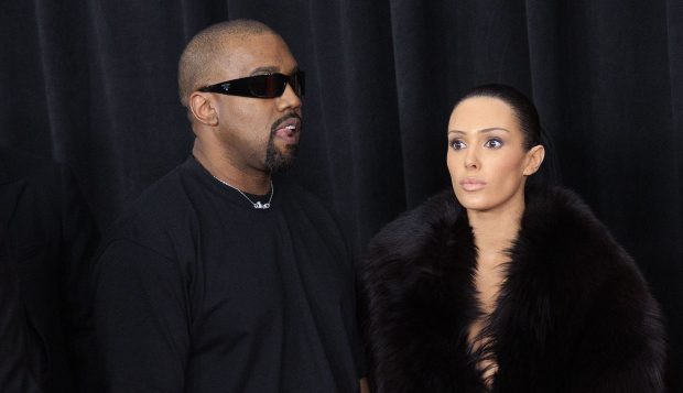 Imagine Stire Kanye West recunoaște că a fost părăsit de Bianca Censori: „O fac să se simtă rău”. De ce a avut atacuri de panică | 2review.ro