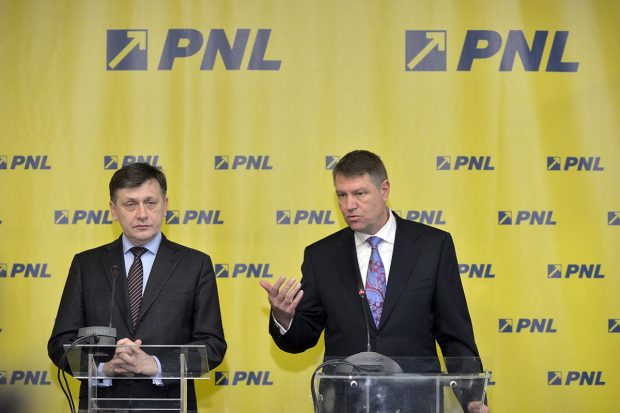 Alchimia românească: când alegi și se alege praful