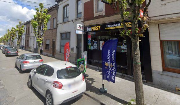 Un român și un moldovean au consumat cocaină și apoi au decis să fure un seif dintr-o librărie cu o roabă, în Belgia