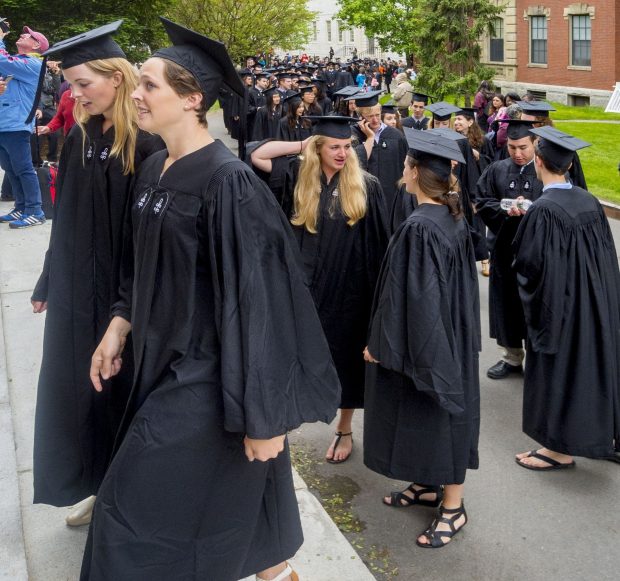 Administrația Trump duce războiul cu Universitatea Harvard la un nou nivel: a interzis dreptul acesteia de a primi studenți străini