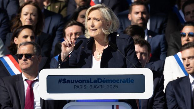Prezență sub așteptări la mitingul pentru Marine Le Pen. Nici contramanifestația nu a avut mai mult succes