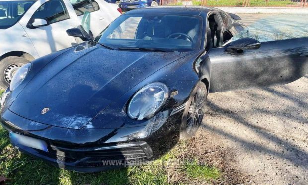 Un Porsche de 200.000 de euro, căutat de două săptămâni de autoritățile din Italia, a fost găsit de Poliție, în Iași