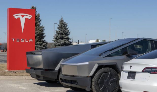 Tarifele impuse de Donald Trump asupra pieselor chinezești pun în pericol producția Tesla în SUA