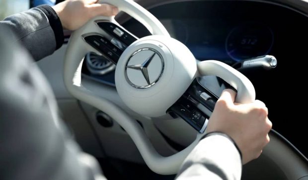 Mercedes-Benz va lansa direcția digitală: primul model cu volan tip manșă de avion, din 2026