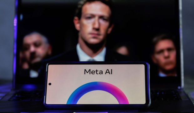 Meta a creat o varianta AI a lui Mark Zuckerberg, pentru ca angajații să afle informații interne de la șeful lor: „Oamenii lucrează mai bine”