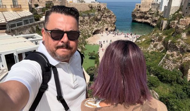 Imagine Stire Imagini rare cu Mihai Bobonete alături de soția lui, Cătălina. Unde s-au fotografiat împreună cei doi | 2review.ro