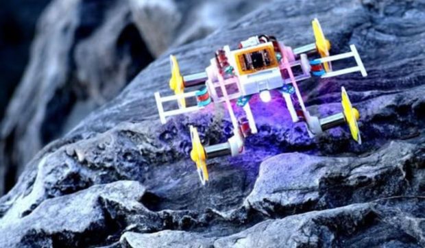 China a dezvoltat un soi de microroboți „transformers” care se leagă unul de celălalt pentru a forma un mecanism mai mare