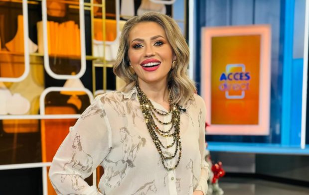 Imagine Stire Cum arată Mirela Vaida fără extensii. Prezentatoarea a apărut cu părul natural, care e scurt și creț: „Am ieșit și nemachiată” | 2review.ro