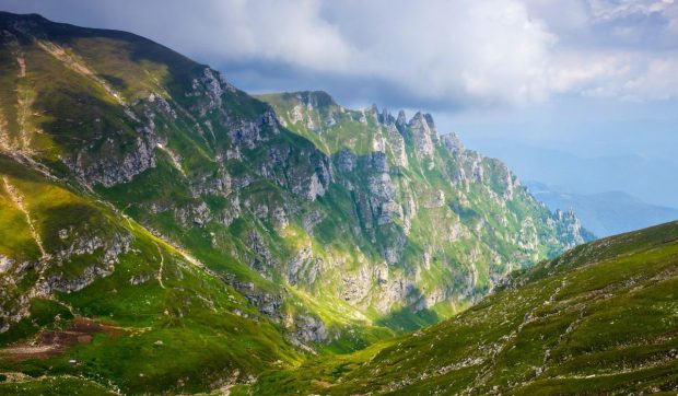 Cine taie Carpații? Istoria crudă din spatele „centrului geografic al Europei”. România e verde doar pe hartă