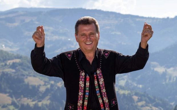  un nou sezon Pofțiți pe la noi debutează pe 2 iunie! Descoperă vedetele, întrecerile savuroase și destinațiile fascinante care transformă fiecare episod într-o aventură captivantă și memorabilă!