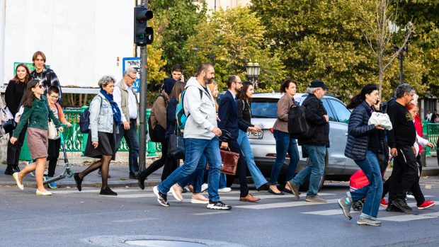 România îmbătrânește accelerat: populația a ajuns la 21,7 milioane de oameni, suntem mai puțini decât anul trecut