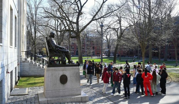 Cât de importantă este de fapt Universitatea Harvard în SUA, deși Donald Trump susține că „este o glumă”