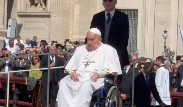 Mesajul lui Ilie Bolojan la moartea Papei Francisc: „A fost un prieten apropiat al poporului român”