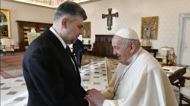 Cele două lucruri pe care Papa Francisc i le-a cerut lui Marcel Ciolacu în singura discuție privată de la Vatican. Dezvăluirile premierului