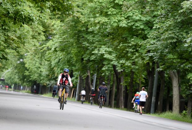 O româncă de 12 ani și doi amici au bătut și jefuit o adolescentă, în parcul Prater din Viena, și au postat totul pe net: „Nu va răspunde penal”