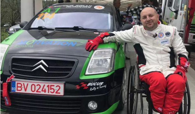 Povestea lui Ciprian Lupu din Brașov, singurul pilot de raliu în scaun rulant din România