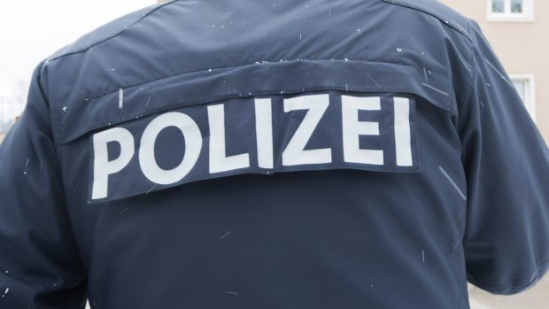 Șofer de 21 de ani care circula cu 180 km/h în Austria rămâne fără mașină și permis