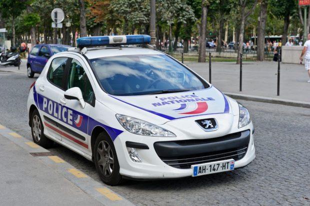 Trei tineri francezi, arestați pentru că voiau să comită atentate teroriste cu centuri explozive, inspirați de atacul de la Bataclan