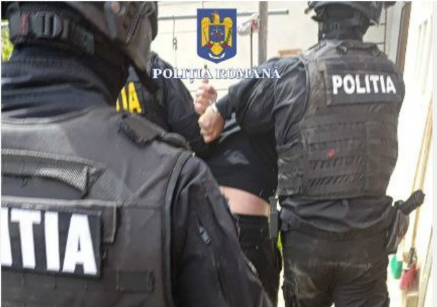 Urmărire ca în filme, în Călărași: un bărbat urmărit internațional pentru 180 de spargeri în Germania a fugit de Poliție prin curțile vecinilor