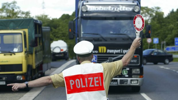 Șofer român de TIR cu 15 tone de substanțe explozive în camion, oprit în Austria: „Capăt de drum”
