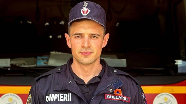 Pompier din cadrul ISU Brașov, abia ieșit dintr-o tură de 24 de ore, intervenție la un accident: „Spiritul de salvator nu are pauză”