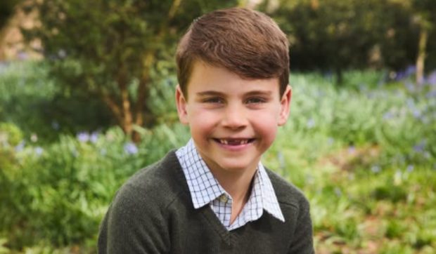 Prințul Louis împlinește 7 ani: zâmbet știrb și portret de ziua lui, în pădurile din Norfolk