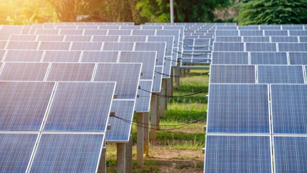 De ce importăm energie din Ungaria, chiar dacă România ajunge la producție-record a parcurilor fotovoltaice, atingând zilele acestea un maxim istoric