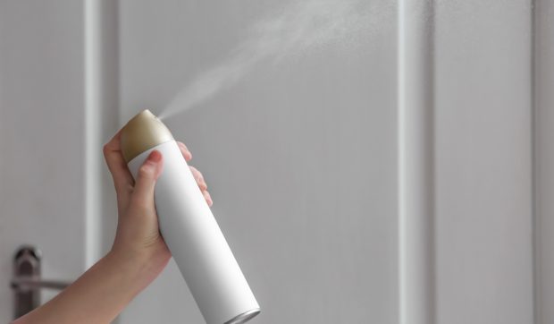 O fetiță de 8 ani moare după o provocare virală cu deodorant. Familia acuză rețelele de socializare