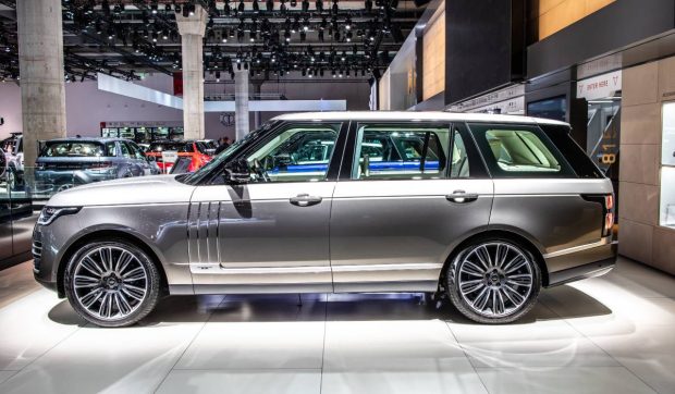 Range Rover se pregătește de lansarea primului său SUV electric, după ce a trecut cu succes testele la -10 grade Celsius