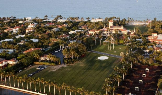 Cât costă să fii vecin cu Donald Trump: prețul exorbitant cerut pe o casă aflată la doar câteva minute de Mar-a-Lago