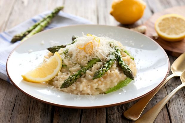  Risotto cu Sparanghel - O Delicatesă Italiană Pas cu Pas Pentru Gurmanzi