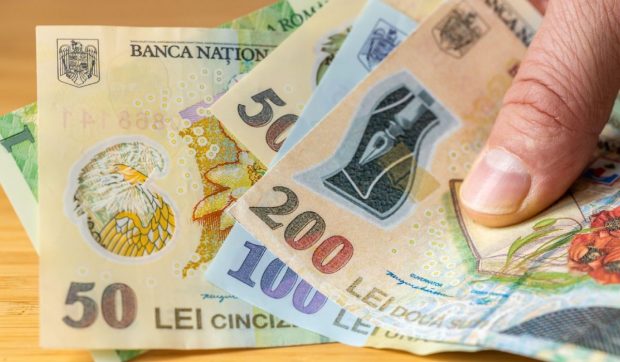 Rate mai mici pentru români la creditele cu dobândă variabilă, de la 1 aprilie. Apar modificări și în programele pentru tineri și familii
